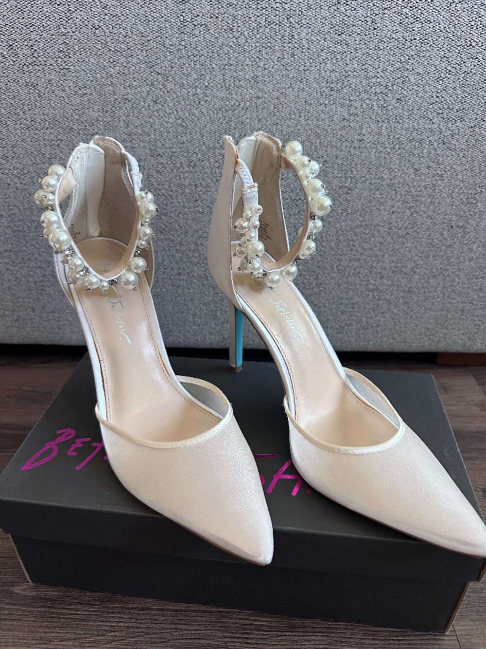 Betsey Johnson White Ellah Pumps - Size 10